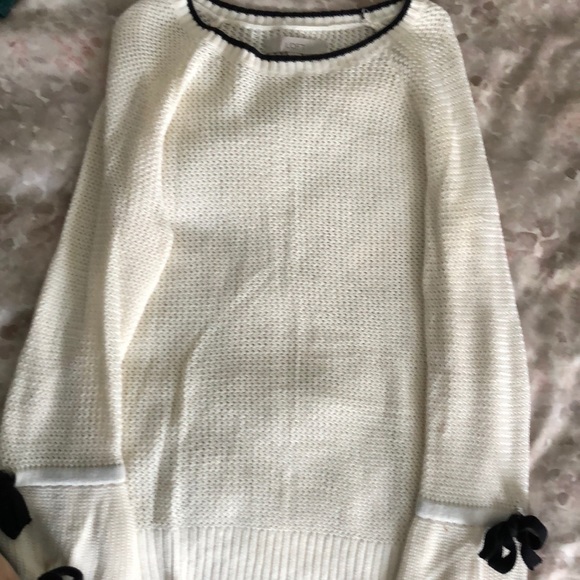 White knit light weight sweater - Picture 3 of 3